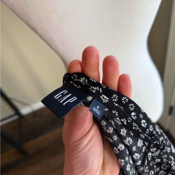 GapBlack Floral Spaghetti Strap Dress with slit - Picture 6 of 6